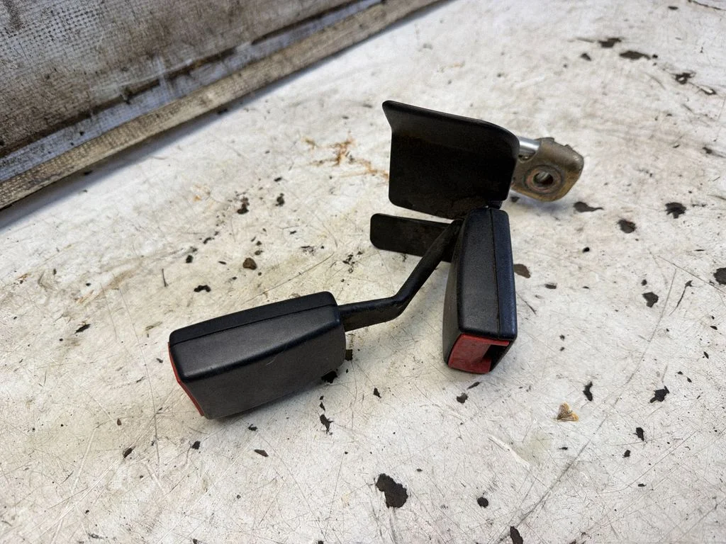 Rear seatbelt buckle 8D0857739D