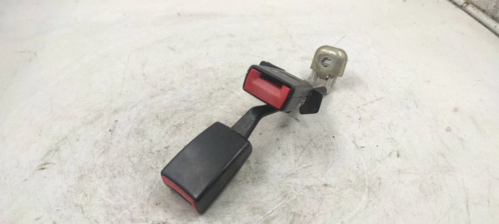 Rear seatbelt buckle 8d08577398