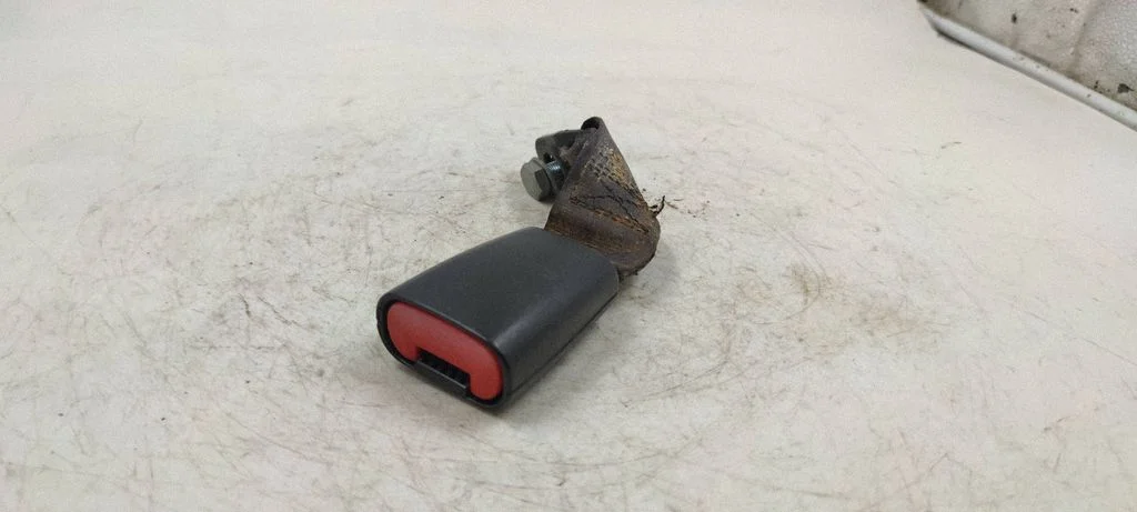 Rear seatbelt buckle 10445582