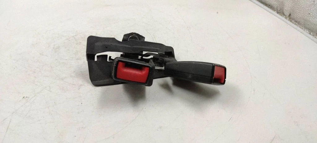 Rear seatbelt buckle 8k0857739