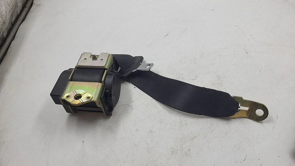 Rear seatbelt – rear left