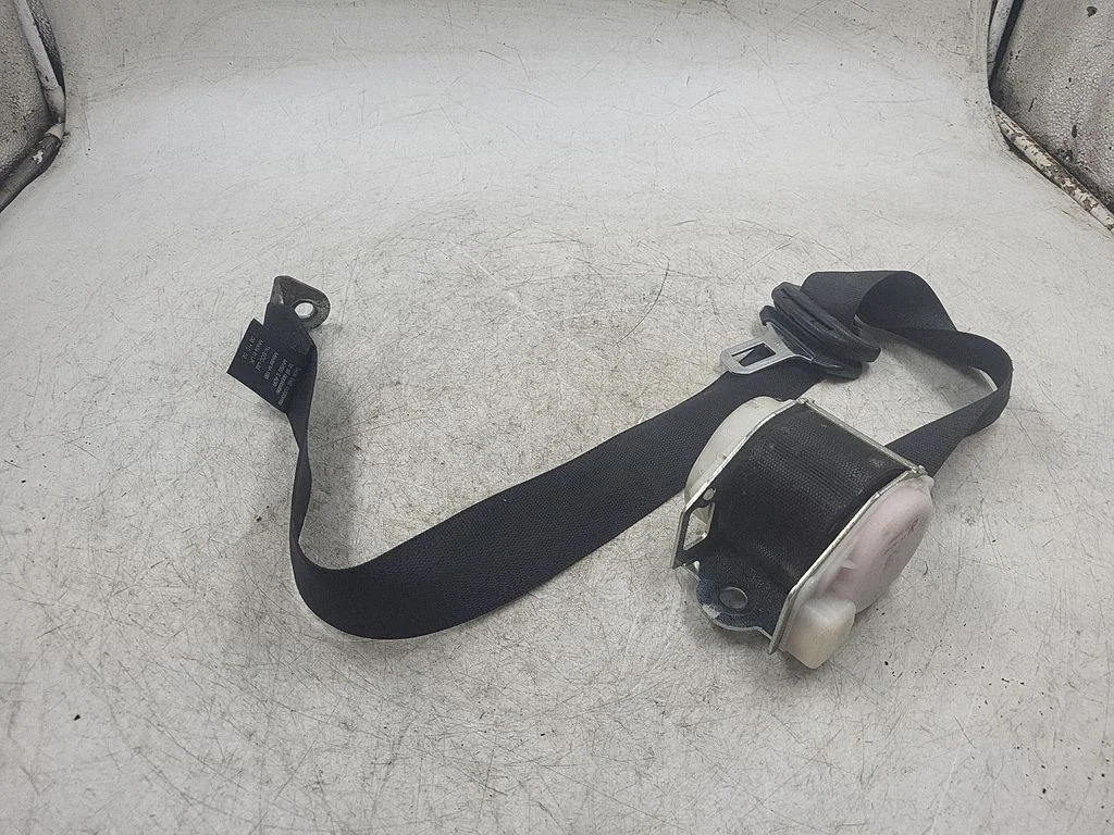 Rear seatbelt 040678