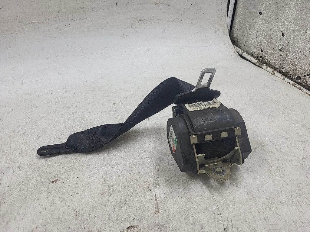 Rear seatbelt – rear left