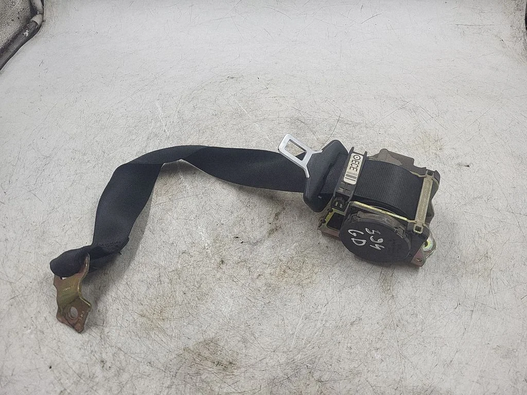 Rear seatbelt – rear right