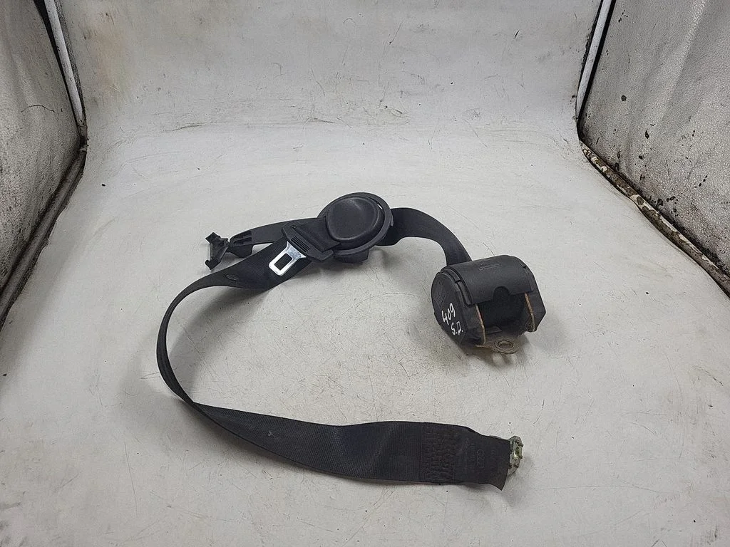 Tagumine turvavöö 4D0857709