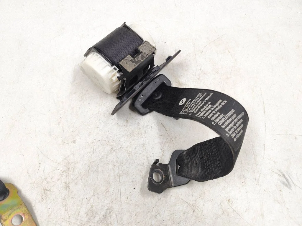 Tagumine turvavöö 04B176GB006G4