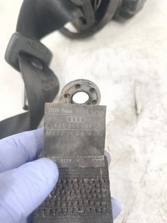 Rear seatbelt 4a5857709j