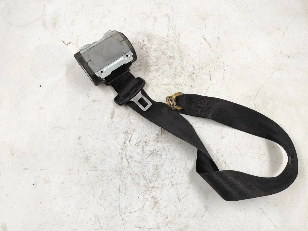 Rear seatbelt 8E5857805D