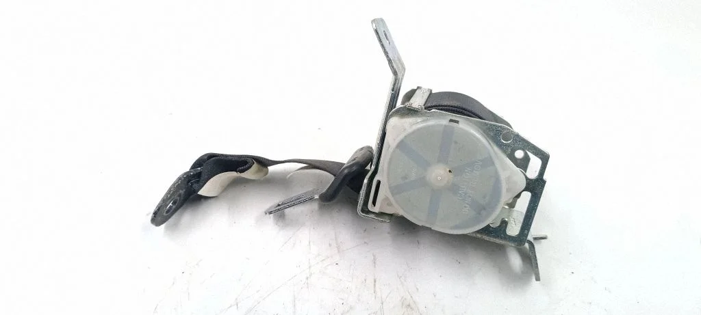 Rear seatbelt