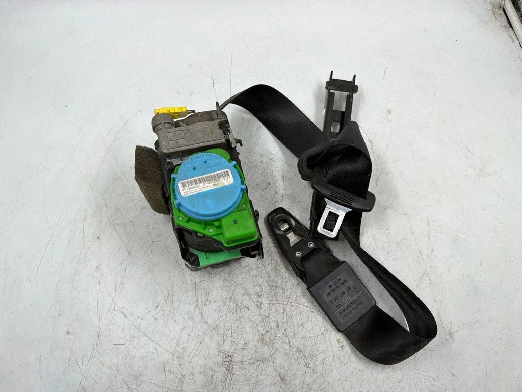 Front seatbelt – Audi A4 Allroad B8 (2008-2016)