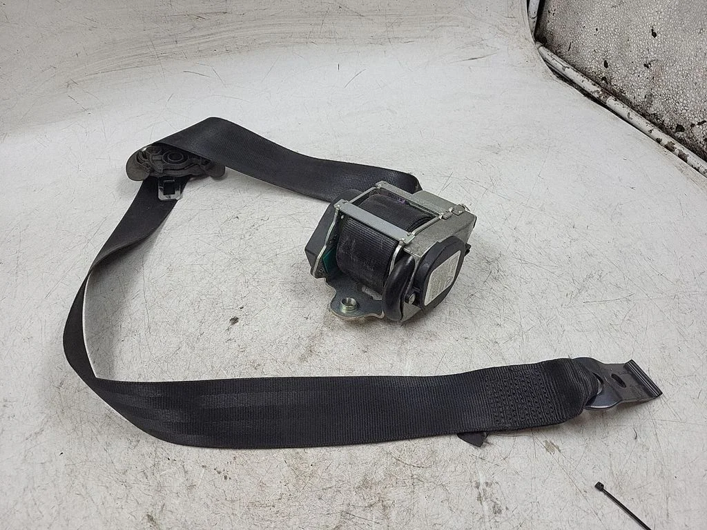 Front seatbelt – front left