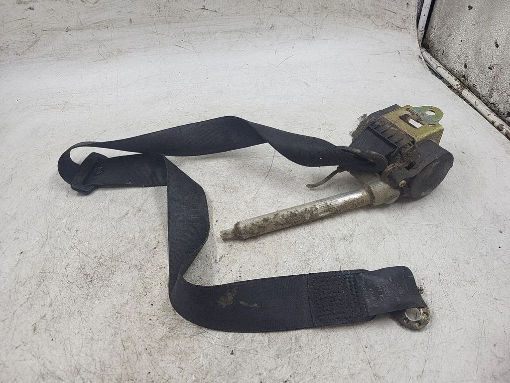 Front seatbelt – front left