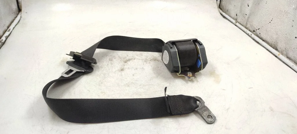 Front seatbelt 8207955