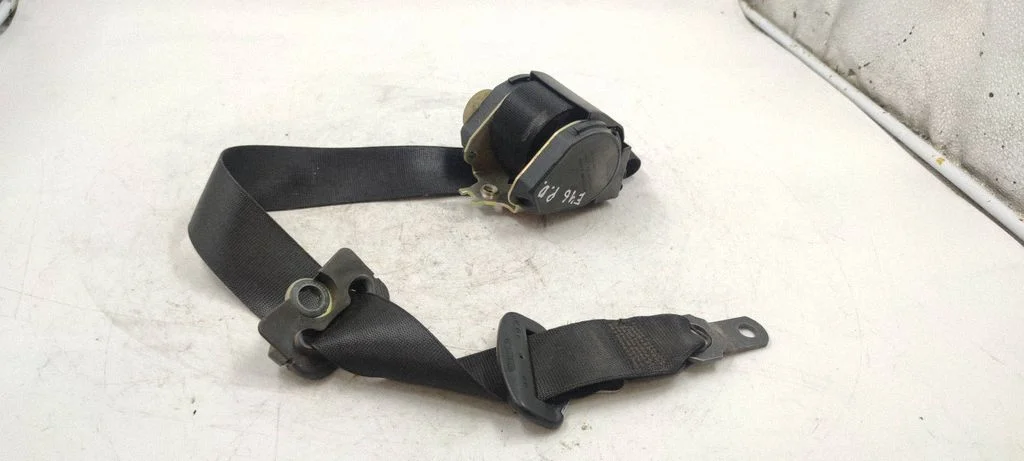 Front seatbelt 8207955