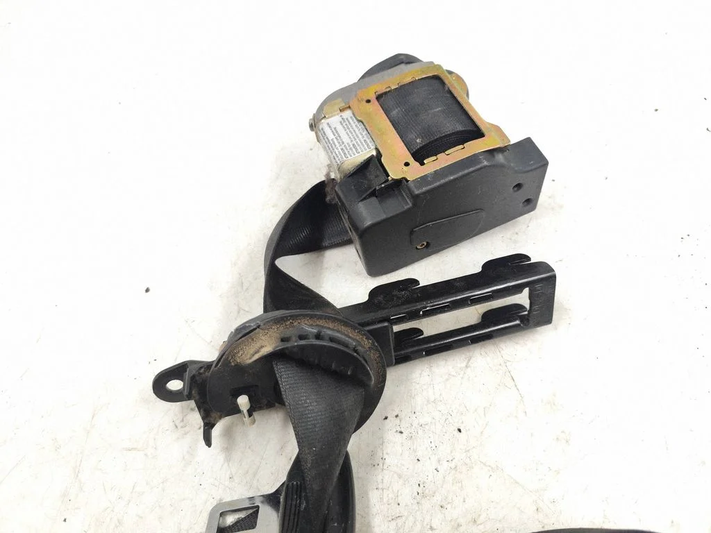 Front seatbelt – Volkswagen Passat B5 (1997-2000)