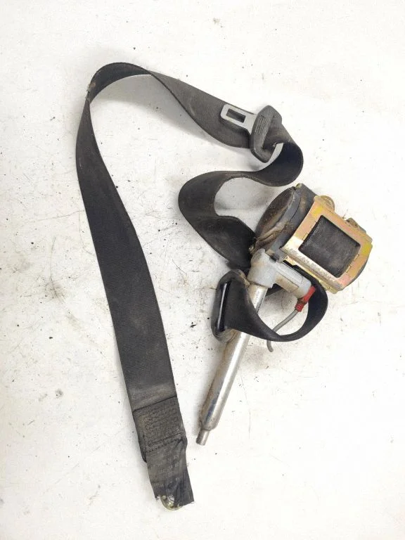 Front seatbelt 8D0857705A