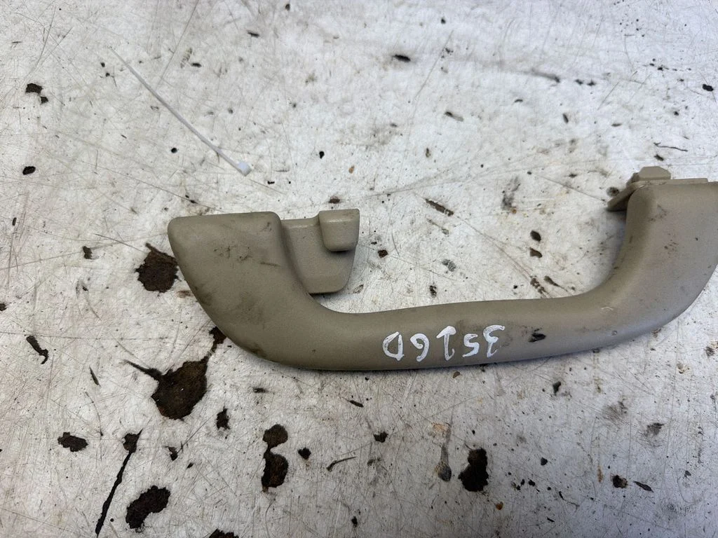 Rear interior roof grab handle – Mazda 3 I (2003-2006), rear right