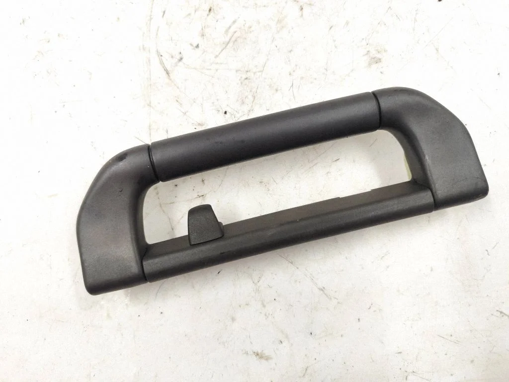Rear interior roof grab handle 8257226