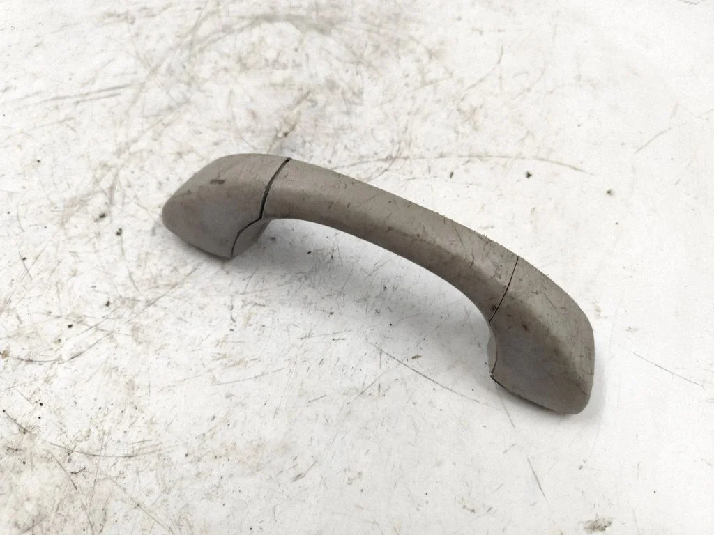 Tagumine lae käepide – tagumine vasak