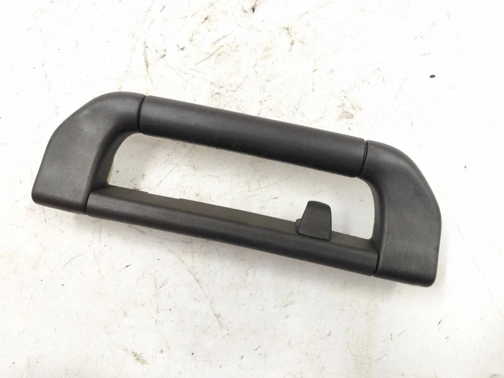Rear interior roof grab handle 8257226
