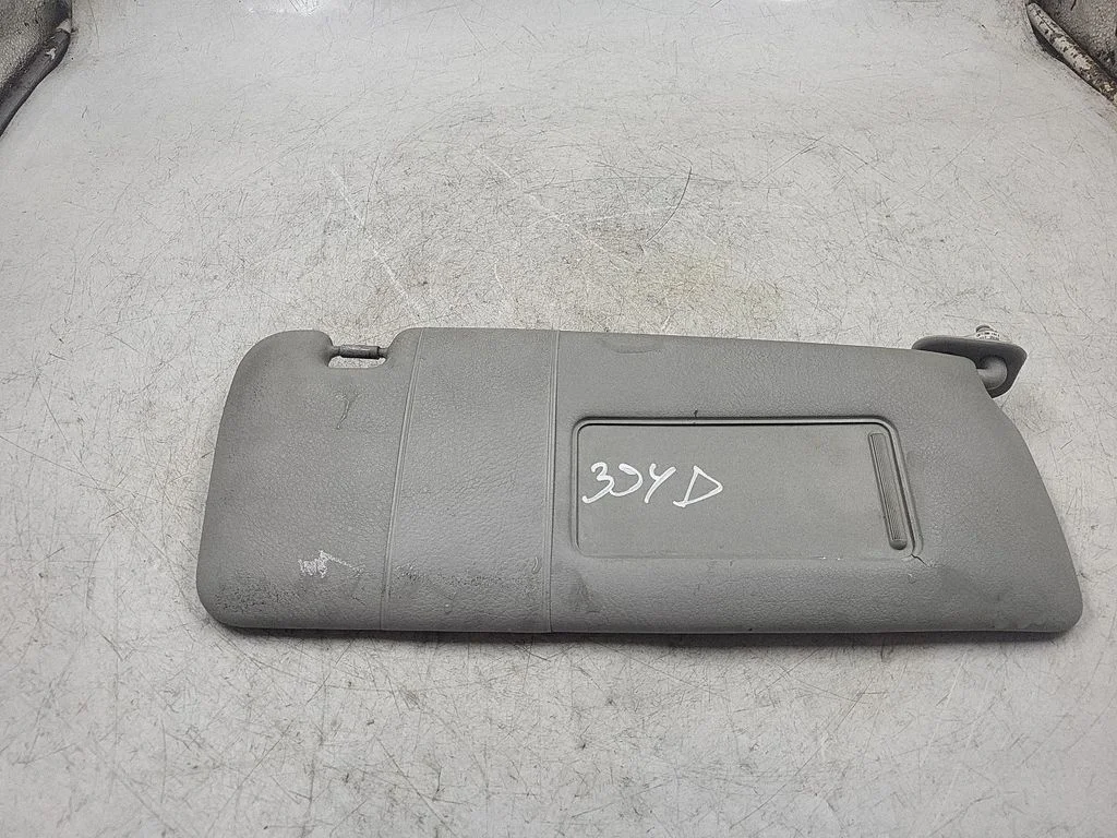 Sun visor – front right