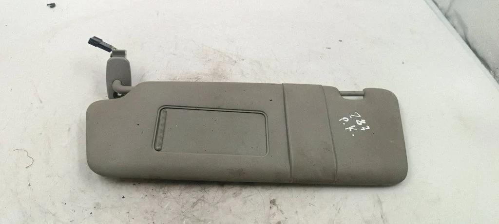 Sun visor – front left