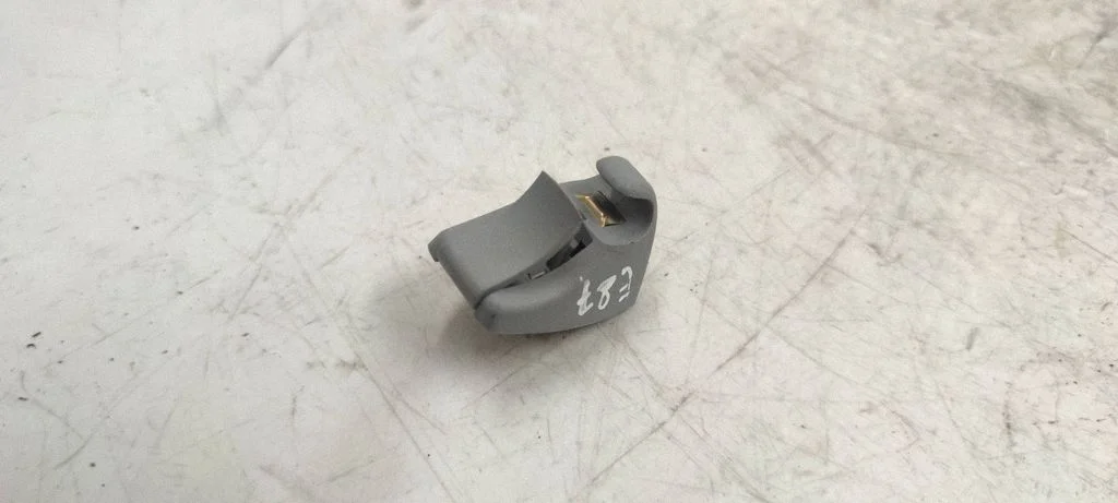 Sun visor clip/hook/bracket – BMW 1 Series E81 E87 (2004-2011)