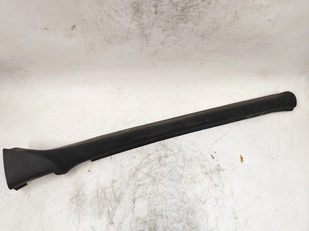 (A) pillar trim 811867232D