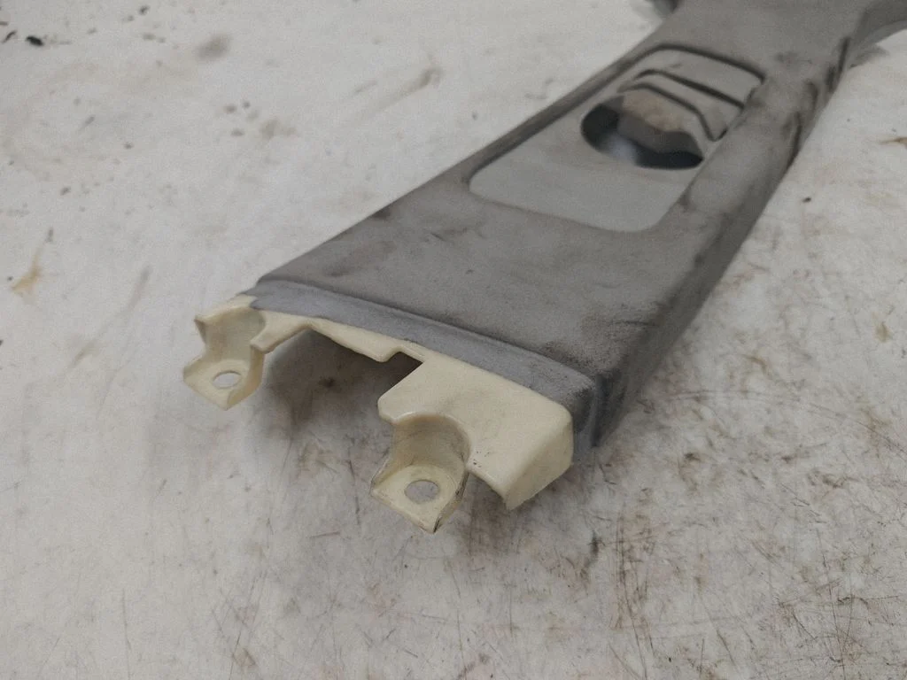 (B) pillar trim (top) 8193780