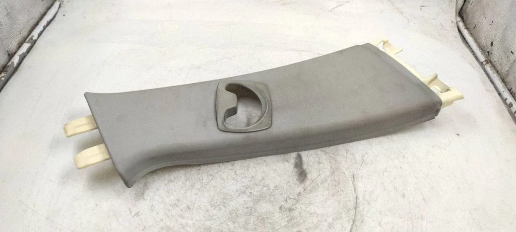 (B) pillar trim (top) 7058336