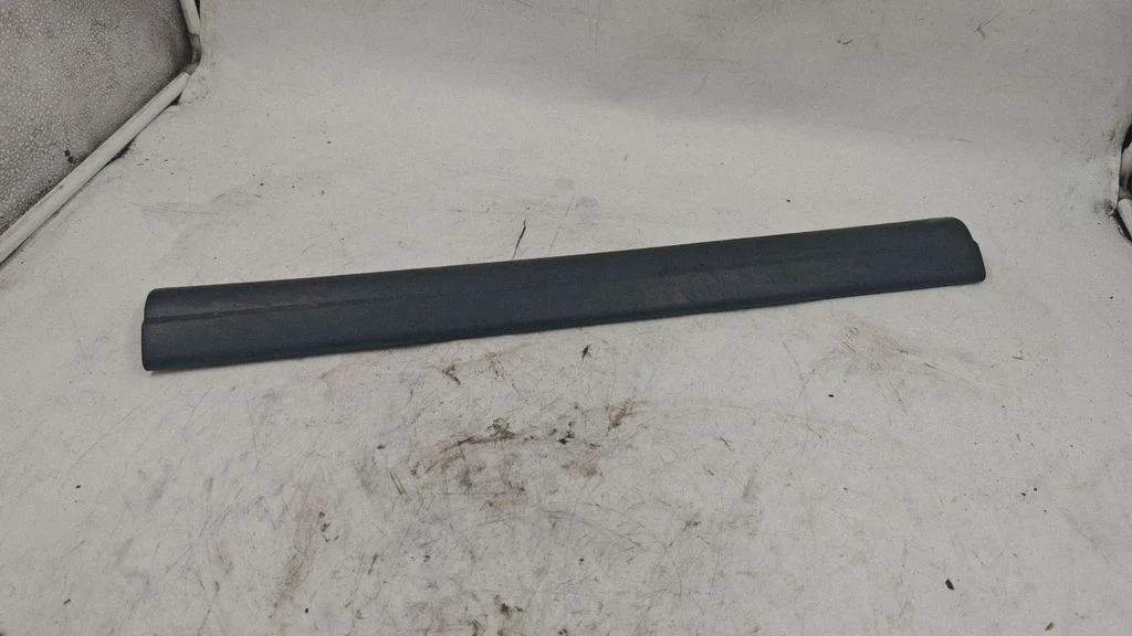Front sill trim cover 22339910