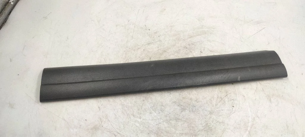 Front sill trim cover 7058149