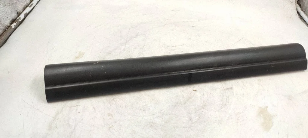 Front sill trim cover 8201218