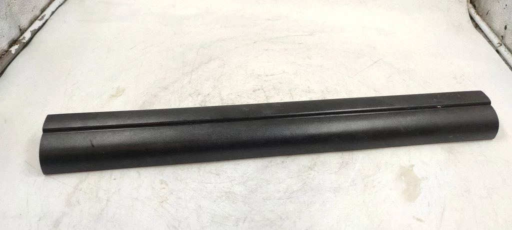 Front sill trim cover 8201218