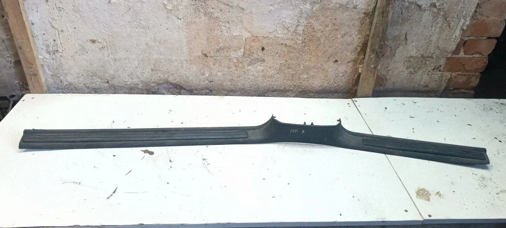 Priekinio slenksčio apdaila (vidinė)