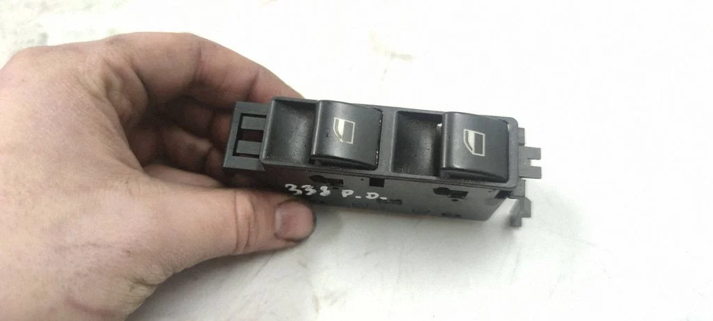 Electric window control switch 61318381514