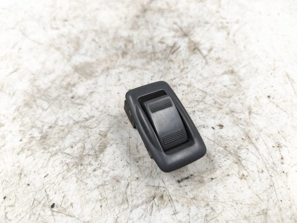 Electric window control switch – Mazda MPV II LW (1999-2007)