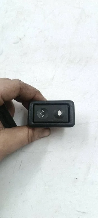 Elektrisko logu slēdzis 61311387996