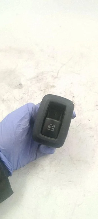 Elektrisko logu slēdzis A2518200510