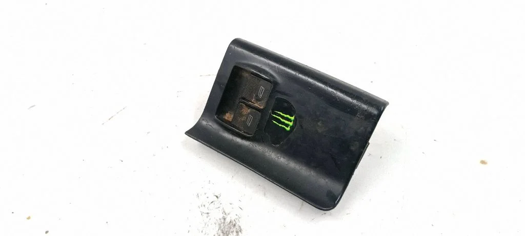 Elektrisko logu slēdzis 8D1959515