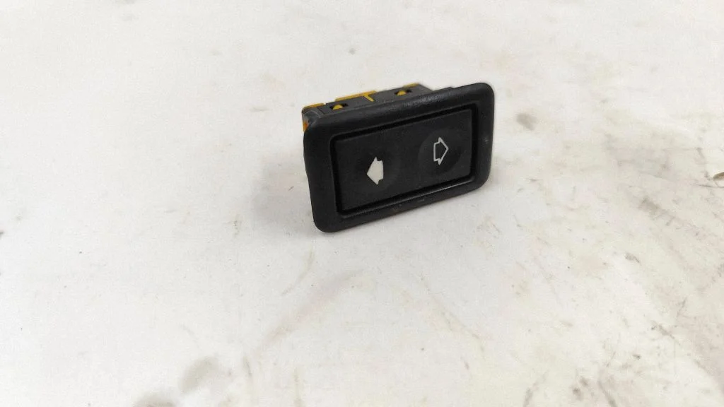 Electric window control switch 1387996