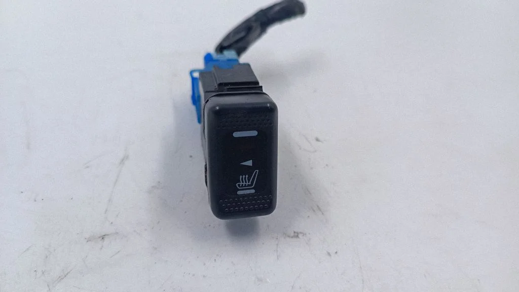 Seat heating switch – Subaru Outback (1999-2003)