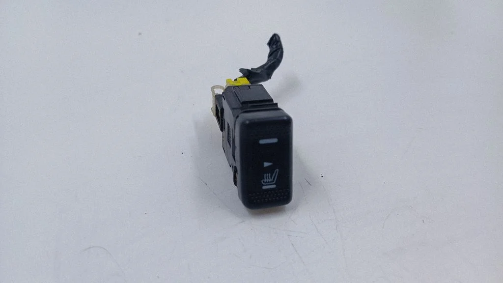 Seat heating switch – Subaru Outback (1999-2003)