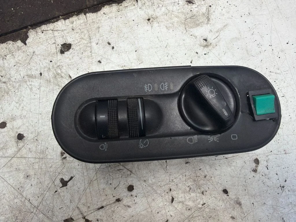 Gaismu slēdzis 7M1941531E