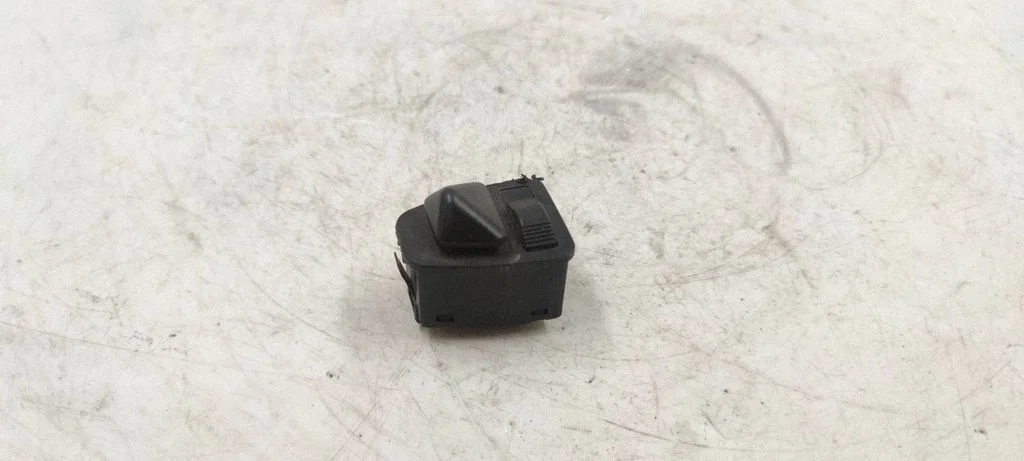 Wing mirror switch 83736919