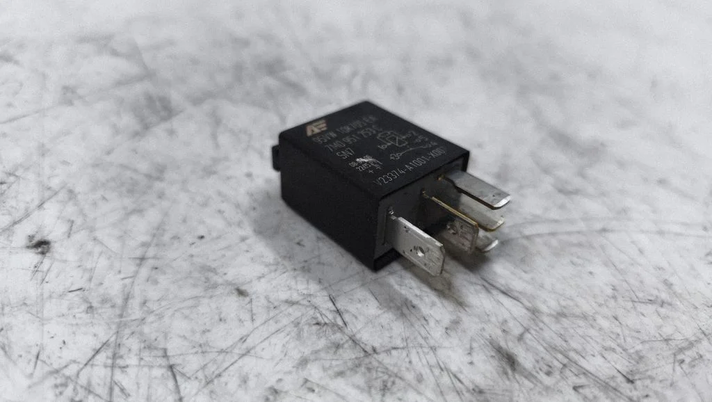 Other relay 7M0951253C