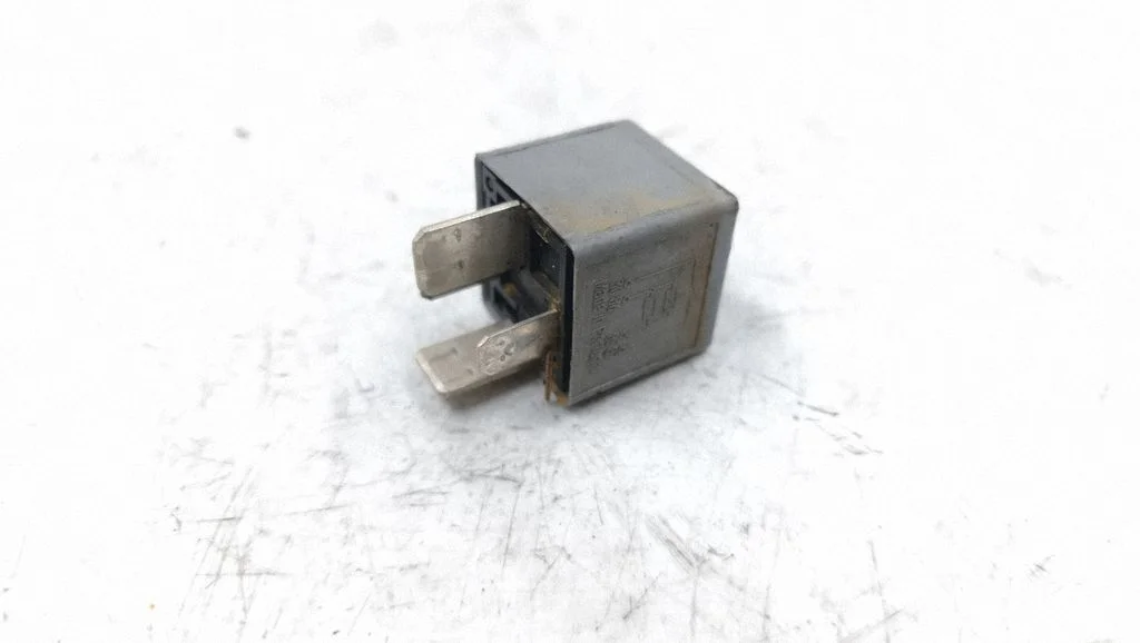 Other relay 8D0951253