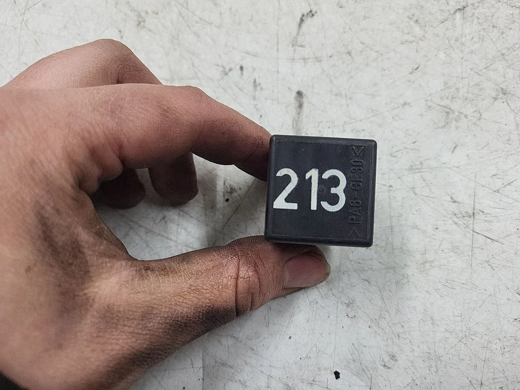 Other relay 443951253J
