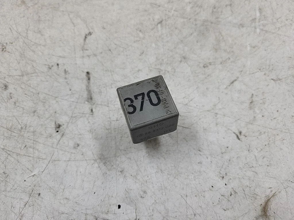 Other relay 8D0951253