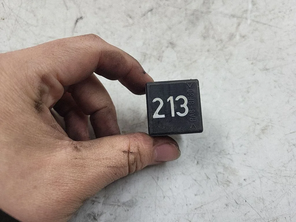 Other relay 443951253J